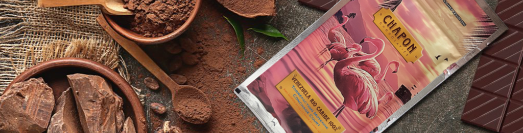 Banner con tavolette di cioccolato Chapon Venezuela Rio Caribe 100% con disegno di fenicotteri rosa